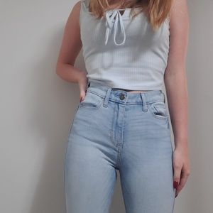 Hollister size 0 w24 L28 light wash skinny jeans!